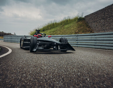Miniatura: Nowy bolid Formuły E Gen3 zbudowany przez...