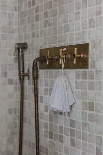 Śródziemnomorski klimat w pochmurnym Londynie, projekt Red Deer downloadfor.press, red deer