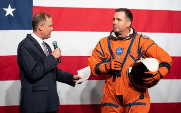 NASA pokazała nowe kombinezony 