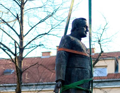 Miniatura: Pomnik ks. Jankowskiego został usunięty....