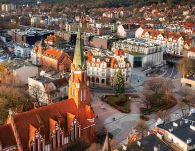Miniatura: Zagraniczni turyści szturmują polskie...