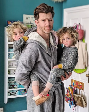 Simon Hooper z rodziną 