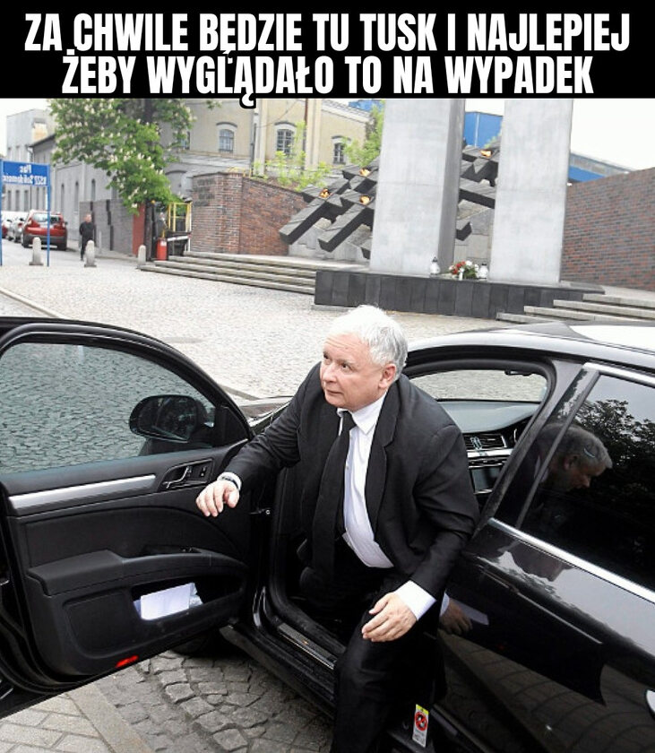 Mem z Donaldem Tuskiem, który przekroczył prędkość 