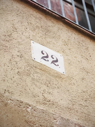 Kolecja A view of Hedonism Kave Home zaprezentowana w domu barcelońskiego fotografa i restauratora Leopoldo Pomésa 