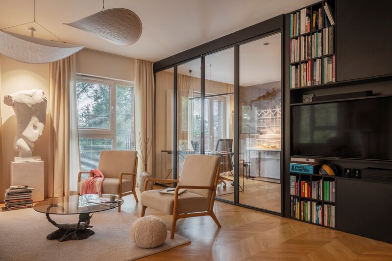 BXB studio stworzyło hybrydowe wnętrze w Warszawie – biuro i mikroapartament w jednym. Projekt zdobył European Property Awards 2025–2026