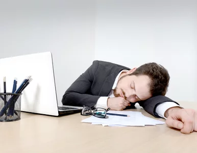 Miniatura: Spaleni pracą. Nowa narodowa choroba Polaków