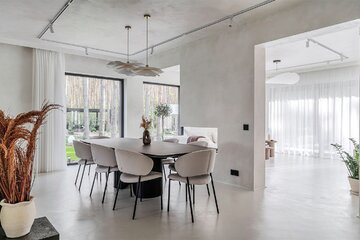 Dom słynnych influencerów: nowoczesne wnętrza pełne komfortu, elegancji i technologii 