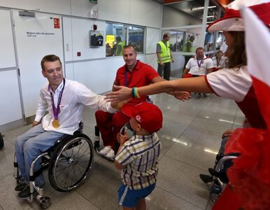 Miniatura: Paraolimpijczycy przywitani oklaskami