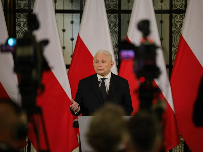 Miniatura: W PiS wrze po wyborze nowego prezesa...