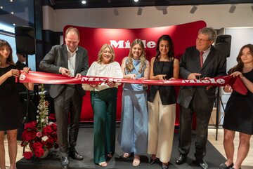 Otwarcie Miele Experience Center we&nbsp;Wrocławiu, na&nbsp;zdjęciu m.in. dr Markus Miele i&nbsp;dr Reinhard Zinkann
