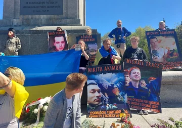 Protest przed Cmentarzem Żołnierzy Radzieckich w Warszawie 