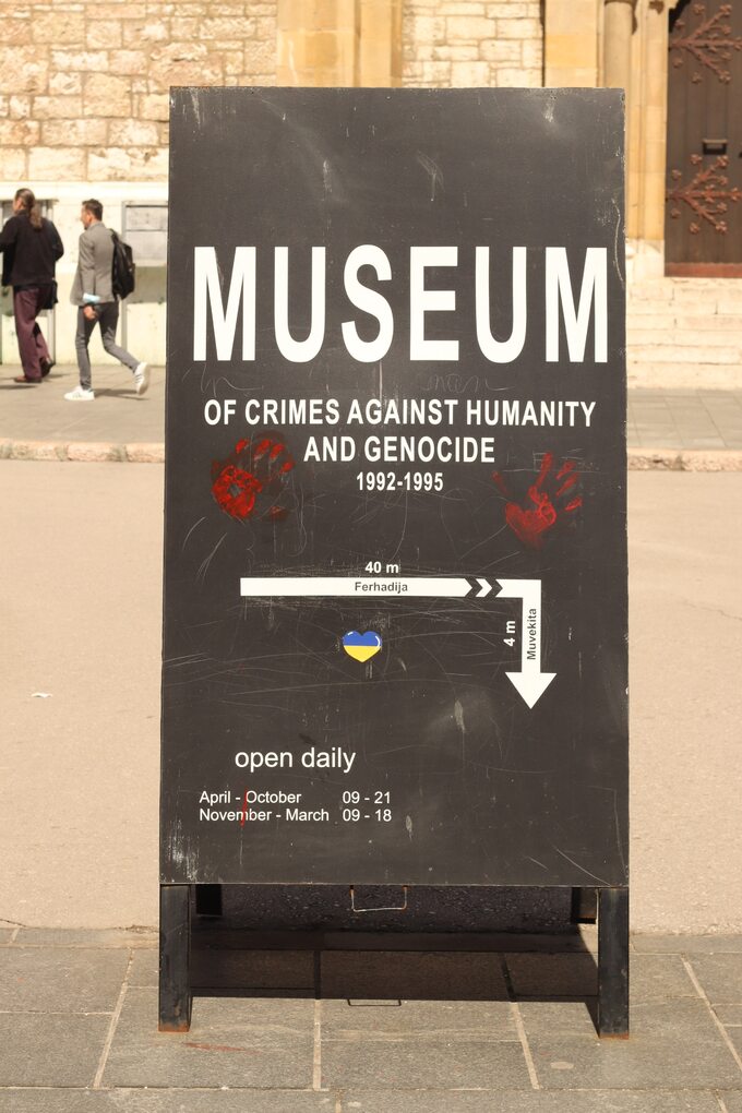 Plakat Muzeum zbrodni przeciwko ludzkości i ludobójstwa