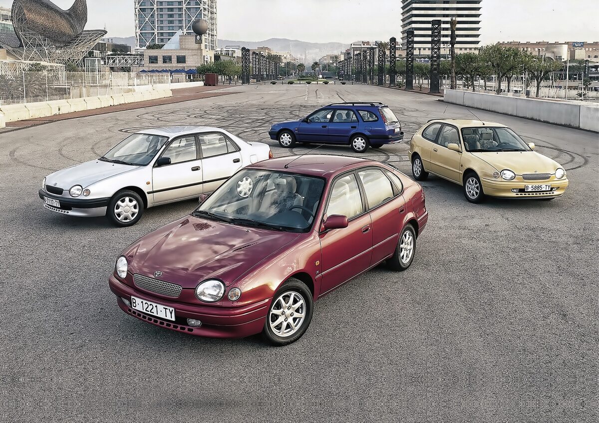 Różne generacje Toyoty Corolli 