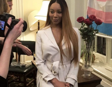 Miniatura: Transseksualna modelka doradza Partii...