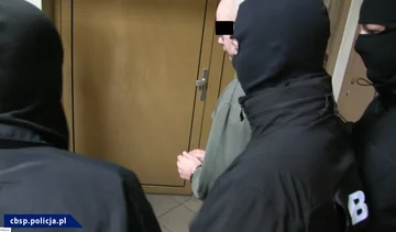 Porywał dla okupu, swoje ofiary przetrzymywał w metalowej skrzyni. Bogusław K. usłyszał zarzuty 