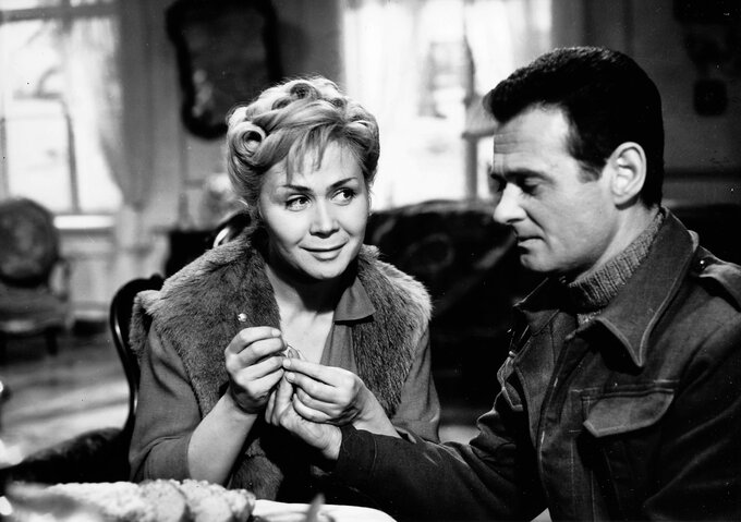 Krystyna Borowicz i Bronisław Pawlik w 1963 roku w filmie „Naganiacz”