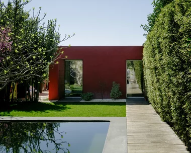 Nowe wnętrza domu zbudowanego w latach 90. XX wieku, projekt (ma!ca) architecture