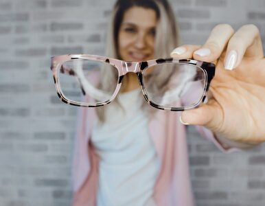 Komu Polacy zaufają przy wyborze okularów? Wyniki najnowszego raportu