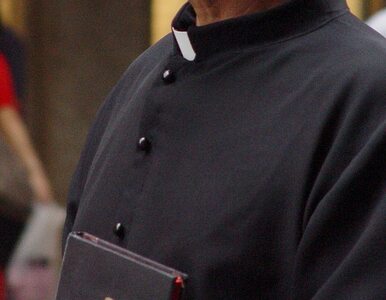 Miniatura: "W mojej diecezji na 2200 księży tylko...