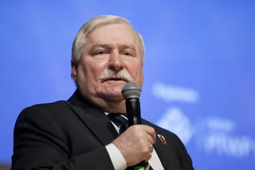 Lech Wałęsa poinformował za pośrednictwem mediów społecznościowych, że otrzymał nabój i list z groźbą śmierci. W nawiązaniu do tej sytuacji powiedział, że boi się...