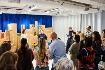 Premiera kolekcji IKEA PS 2026 w&nbsp;warszawskiej Mysiej 3&nbsp;przyciągnęła miłośnik&oacute;w designu, projektant&oacute;w i&nbsp;media. Nowa seria IKEA stawia na&nbsp;ruch, kolor i&nbsp;eksperymentalne formy we&nbsp;wnętrzach