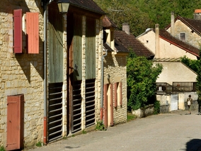 Miniatura: Władze miasta we Francji sprzedają dom za...