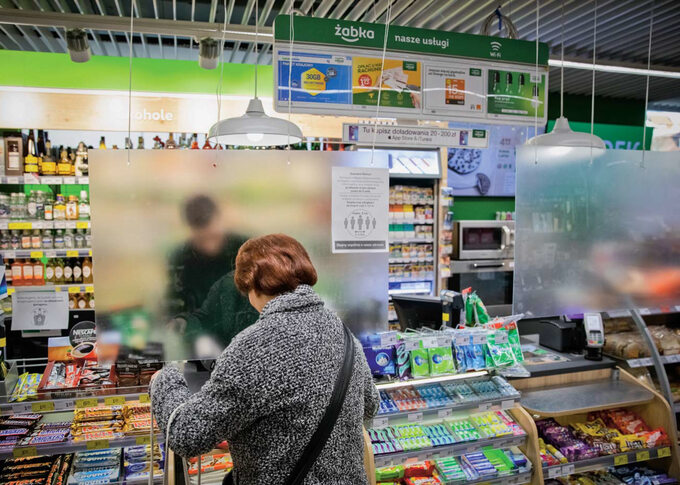 Żabka jako pierwsza z sieci sklepów zaczęła dystrybucję środków dezynfekujących oraz rękawiczek ochronnych dla franczyzobiorców oraz pracowników sklepów