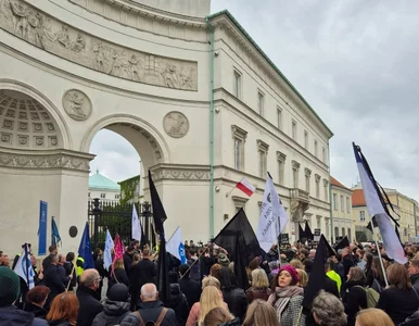Miniatura: Czarny marsz milczenia przeszedł ulicami...