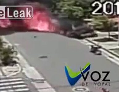 Miniatura: Samochód eksplodował na ulicy. Nie żyją...