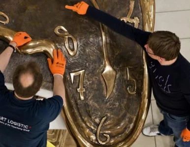 Miniatura: Cieknący zegar Salvadora Dali przed...