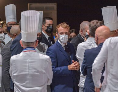 Miniatura: Emmanuel Macron trafiony jajkiem. Rzutowi...