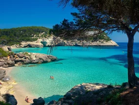 Miniatura: Wyspa bez „krzykliwego luksusu”. Dolecimy...