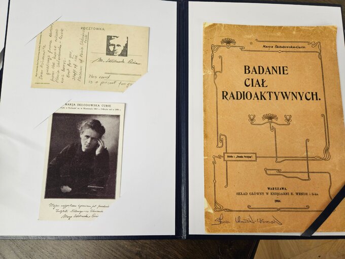 Obiekty z Muzeum Marii Skłodowskiej-Curie wróciły z kosmosu do Warszawy
