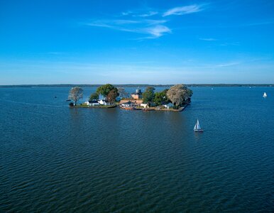 Miniatura: Najmniejsza zamieszkana wyspa blisko...