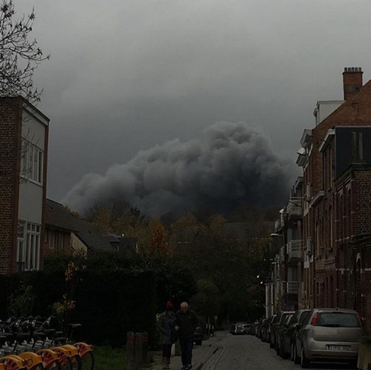 Kłęby dymu nad Brukselą 