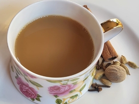 Chai Masala – jak zaparzyć tę indyjską herbatę z mlekiem i przyprawami