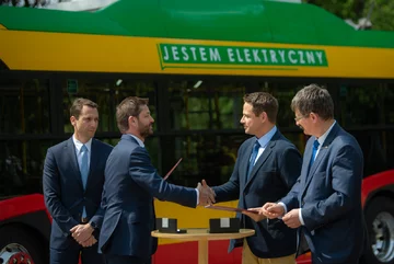 Podpisanie umowy na dostawę 130 autobusów Solaris 