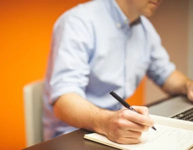 Miniatura: Ofert mniej, benefitów też. Pracodawcy...