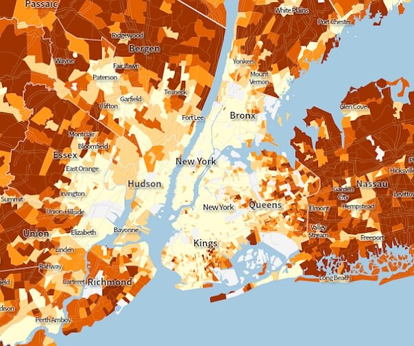 W Polsce własny dom czy mieszkanie to ciągle oznaka prestiżu i życiowej zaradności. W Nowym Jorku i innych zachodnich miastach &#8211; niekoniecznie. Na mapie im jaśniejszy kolor, tym mniejszy odsetek osób jest właścicielami mieszkań, w których mieszka.