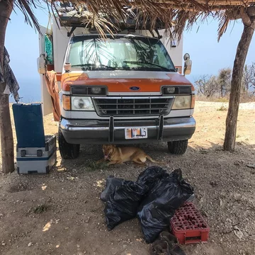 Karetka przerobiona na mieszkanie 