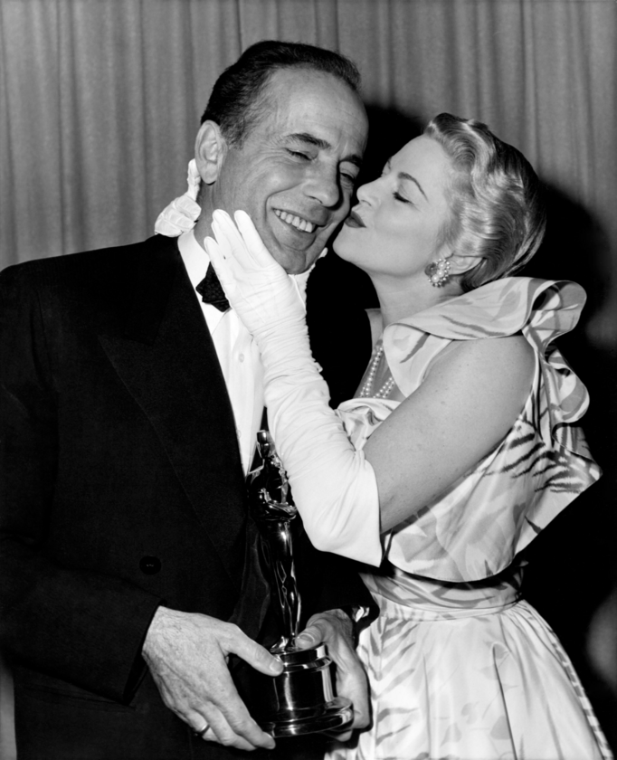 Humphrey Bogart i Claire Trevor 1951 rok. Humphrey Bogart został nagrodzony w kategorii najlepszy aktor pierwszoplanowy za film „Afrykańska królowa”.