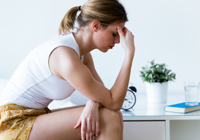 Stres a miesiączka. Czy stres wpływa na zatrzymanie okresu?