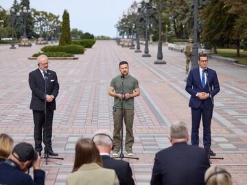 Spotkanie prezydenta Ukrainy Wolodymyra Żeleńskiego z premierem RP i prezydentem Łotwy w Kijowie
