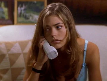 Denise Richards w filmie „Dzikie żądze” (1999) 