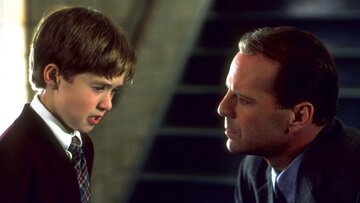 Kadr z&nbsp;filmu &bdquo;Sz&oacute;sty zmysł&rdquo; / &bdquo;The Sixth Sense&rdquo; (1999)