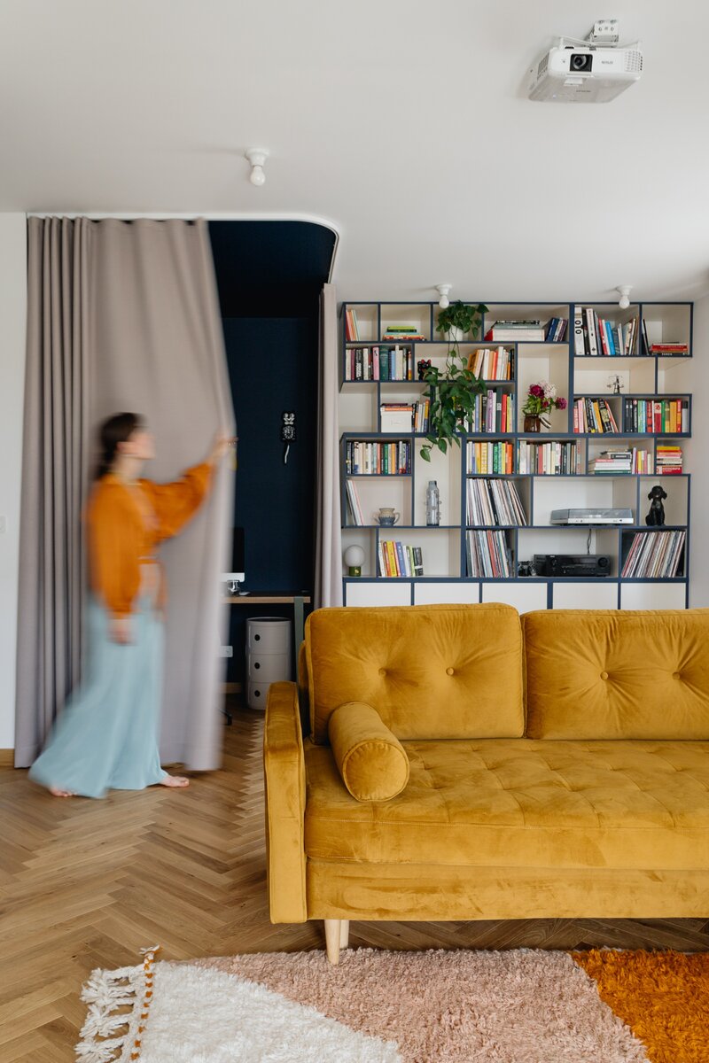 Małe, lecz kolorowe mieszkanie, projekt: FUGA Architektura Wnętrz