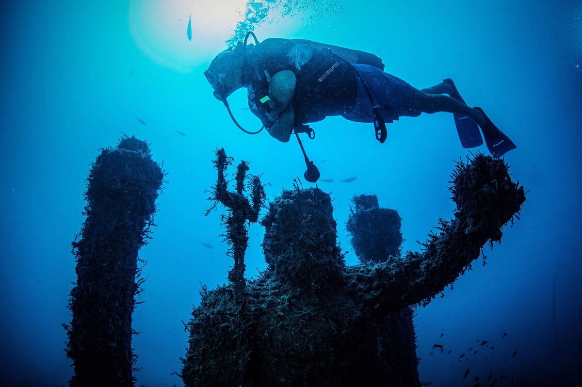 Rzeźba Posejdona w Side Underwater Museum 