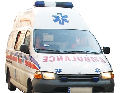 Miniatura: Zderzenie ciężarówki z busem, ranne dzieci