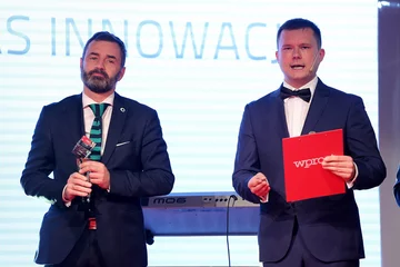 Innowatory „Wprost” 2015 Gala była zwieńczeniem V edycji rankingu najbardziej innowacyjnych polskich przedsiębiorstw prowadzonego przez tygodnik „Wprost” od 2011 r. Statuetki INNOWATORÓW trafiają do najlepszych firm w najbardziej dynamicznych sektorach gospodarki. Sektory te to: