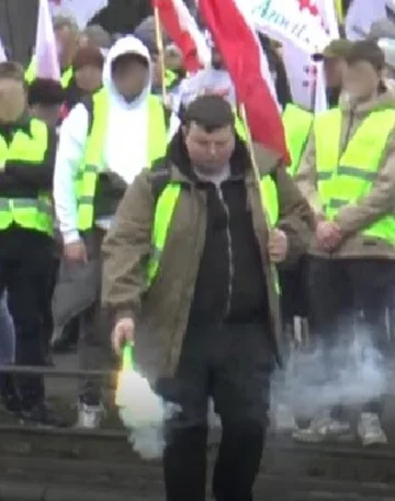 Mężczyzna poszukiwany przez policję w związku z zamieszkami na proteście rolników 